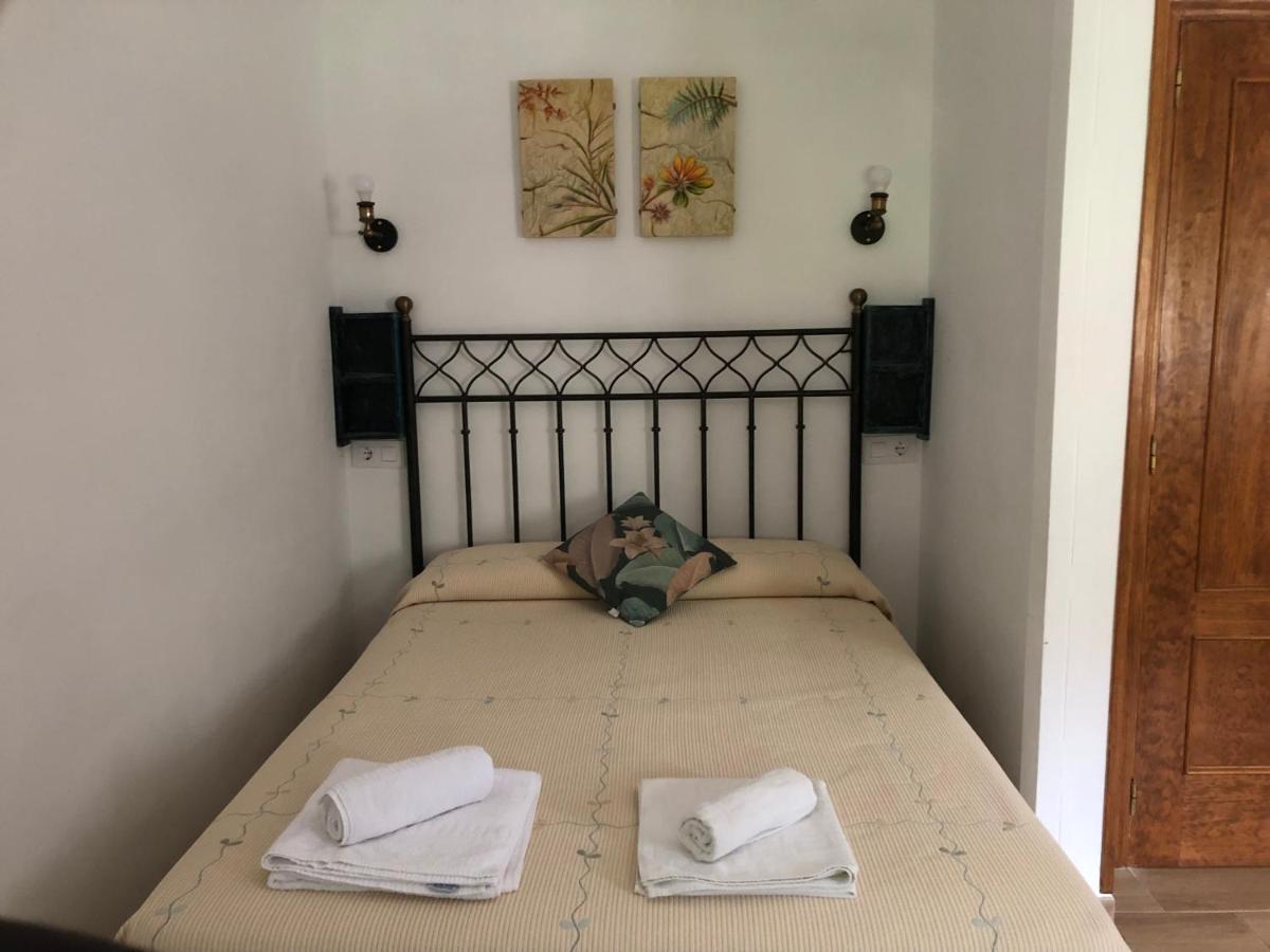 Hostal-Restaurante Fogon De Gredos Гисандо Екстериор снимка
