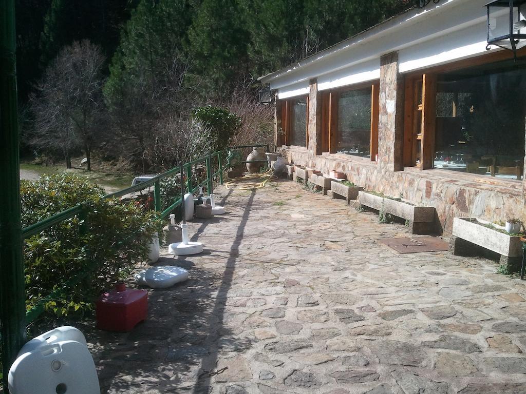 Hostal-Restaurante Fogon De Gredos Гисандо Екстериор снимка