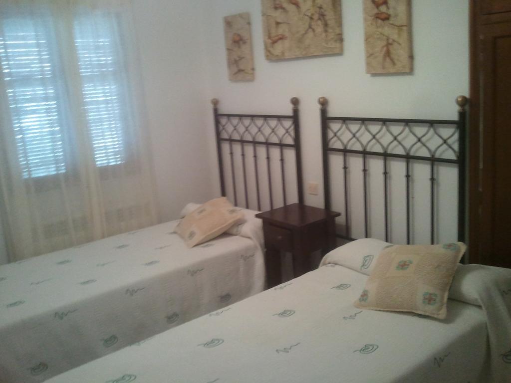 Hostal-Restaurante Fogon De Gredos Гисандо Стая снимка