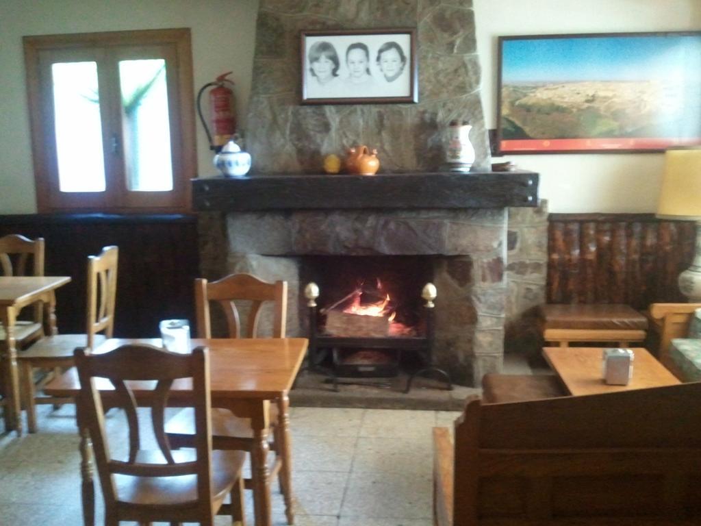 Hostal-Restaurante Fogon De Gredos Гисандо Екстериор снимка