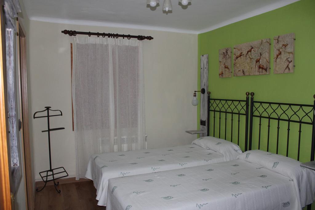 Hostal-Restaurante Fogon De Gredos Гисандо Екстериор снимка