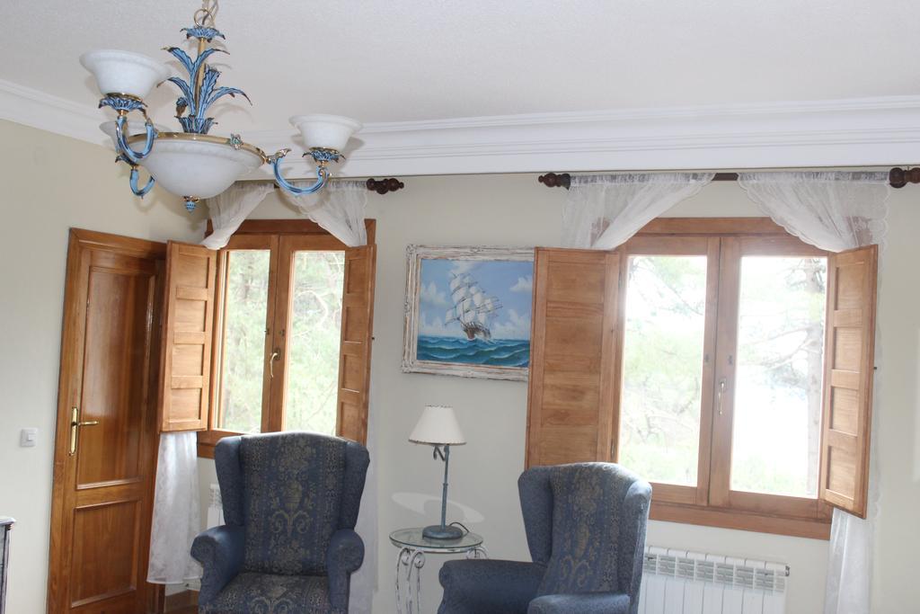 Hostal-Restaurante Fogon De Gredos Гисандо Екстериор снимка